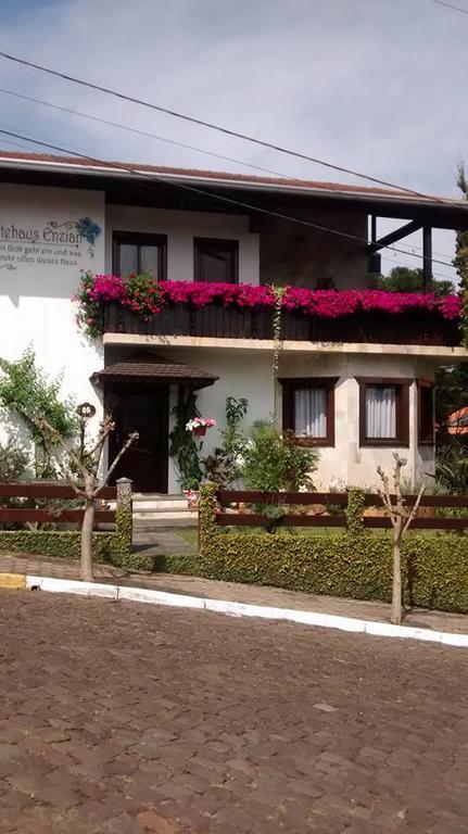 Hospedaria Gastehaus Enzian Treze Tilias Exterior photo